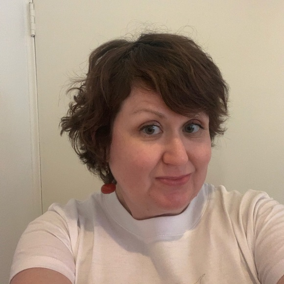 Meet your Posher, Liz - Picture 2 of 2